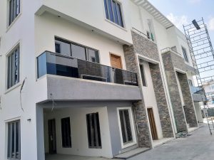 FOR SALE: Spacious 5 bedroom semi detached house for sale at Lekki phase 1, Lagos state. N400m
