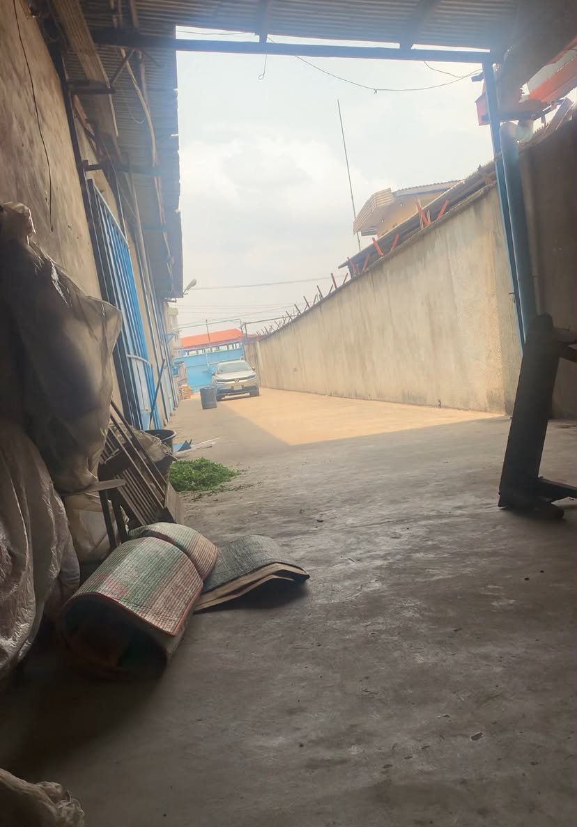 WAREHOUSE FACILITY ALONG IKORODU ROAD (2) FOR SALE OR LEASE | SPACIOUS WAREHOUSE FACILITY ALONG IKORODU ROAD, LAGOS