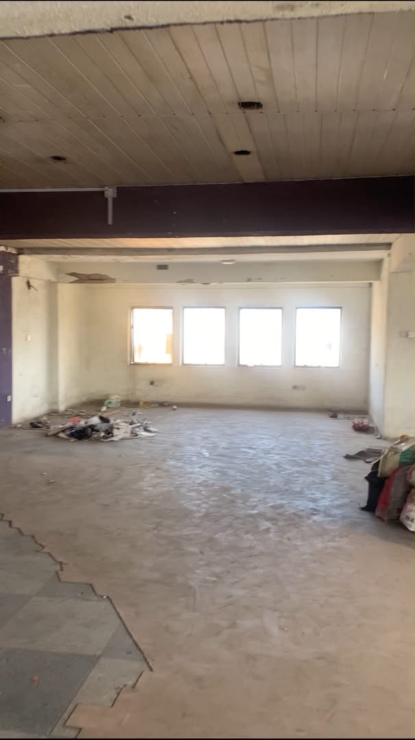 WAREHOUSE FACILITY ALONG IKORODU ROAD FOR SALE OR LEASE | SPACIOUS WAREHOUSE FACILITY ALONG IKORODU ROAD, LAGOS