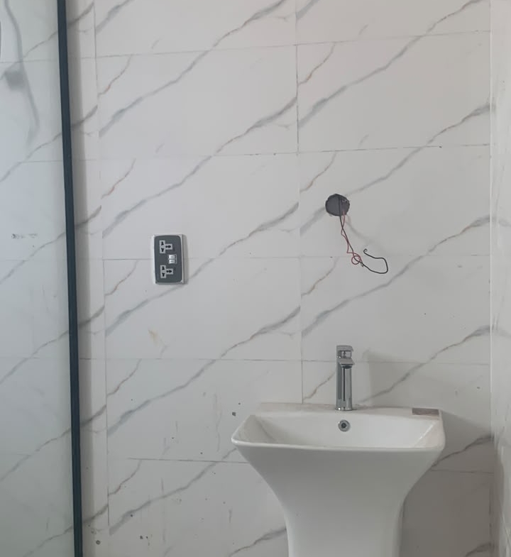 SPACIOUS 6-BEDROOM DUPLEX IN ILUPEJU, LAGOS