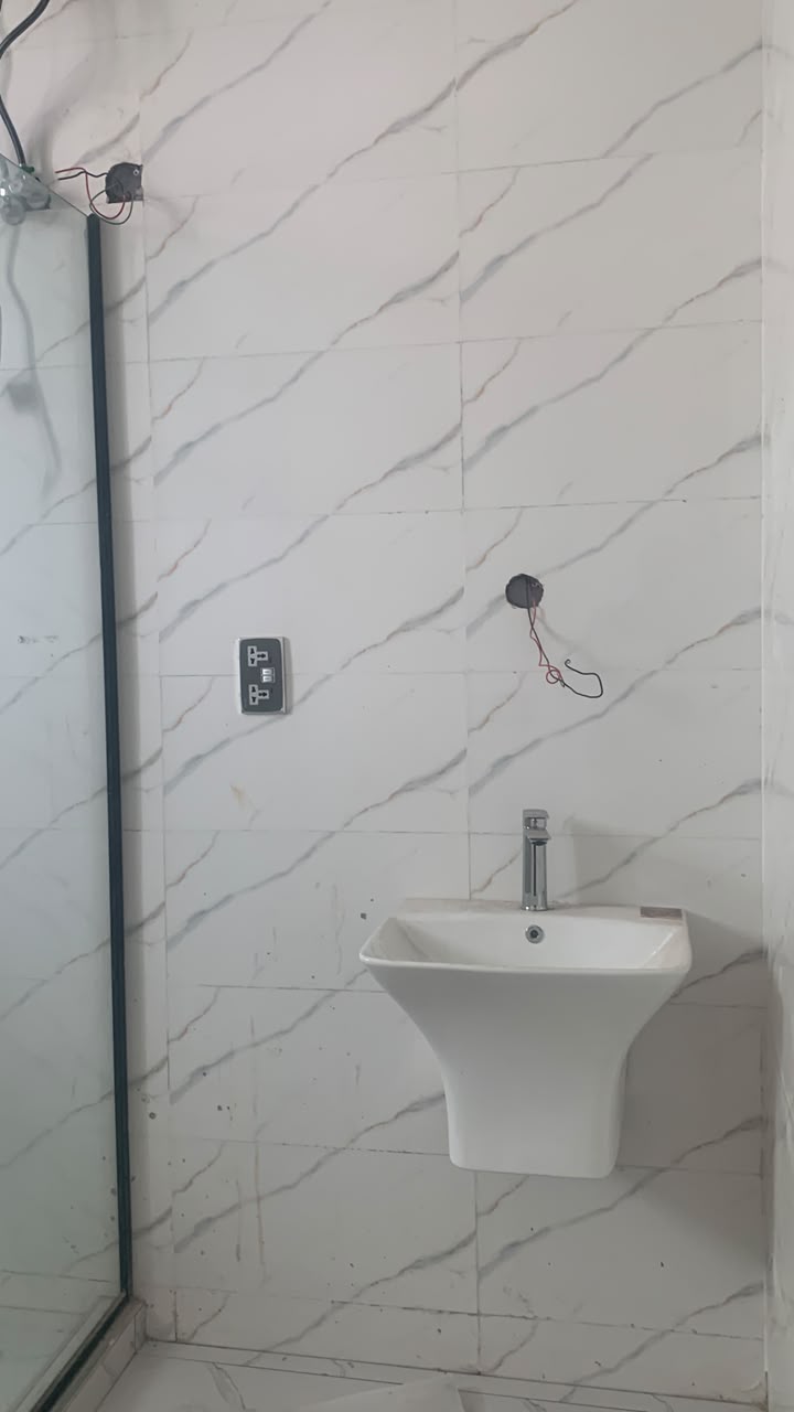 SPACIOUS 6-BEDROOM DUPLEX IN ILUPEJU, LAGOS