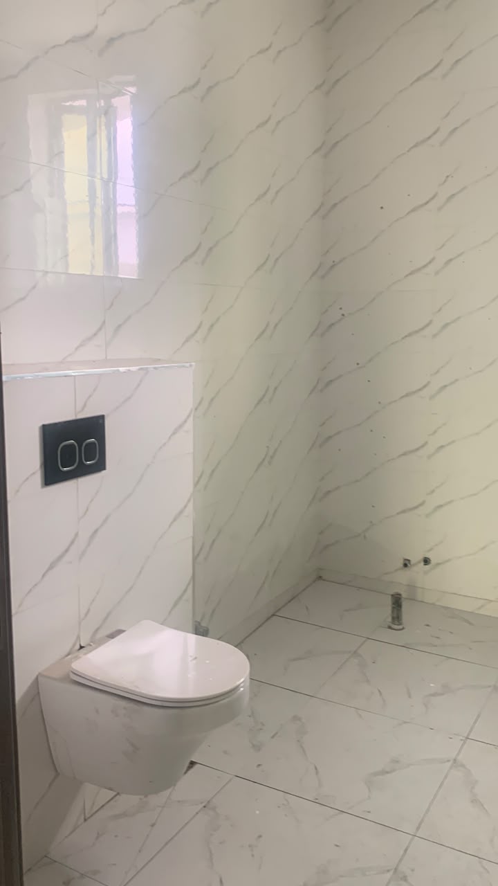 SPACIOUS 6-BEDROOM DUPLEX IN ILUPEJU, LAGOS