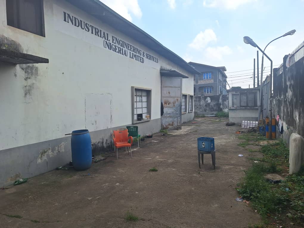 Vacant Warehouse on 545.29sqm Land with Ancillary Structures