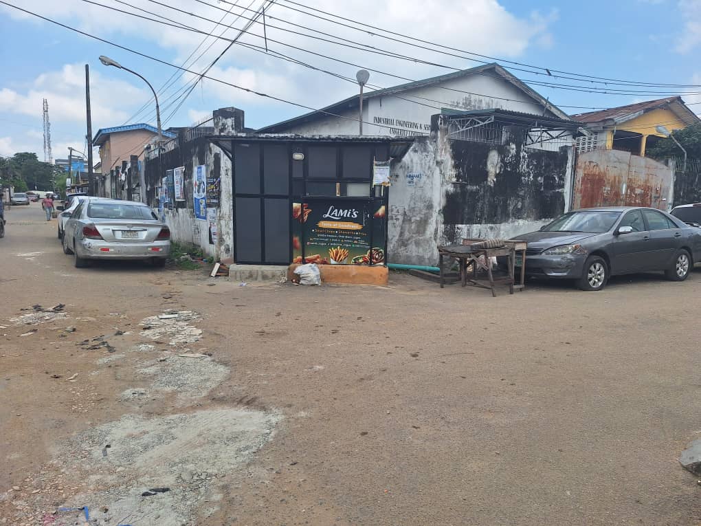 Vacant Warehouse on 545.29sqm Land with Ancillary Structures