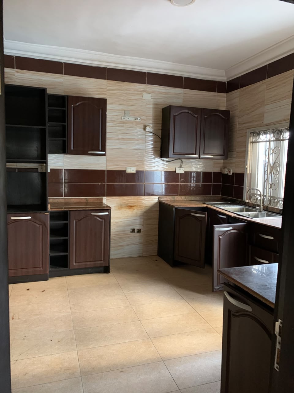 AVAILABLE FOR LETTING | ANTHONY, LAGOS